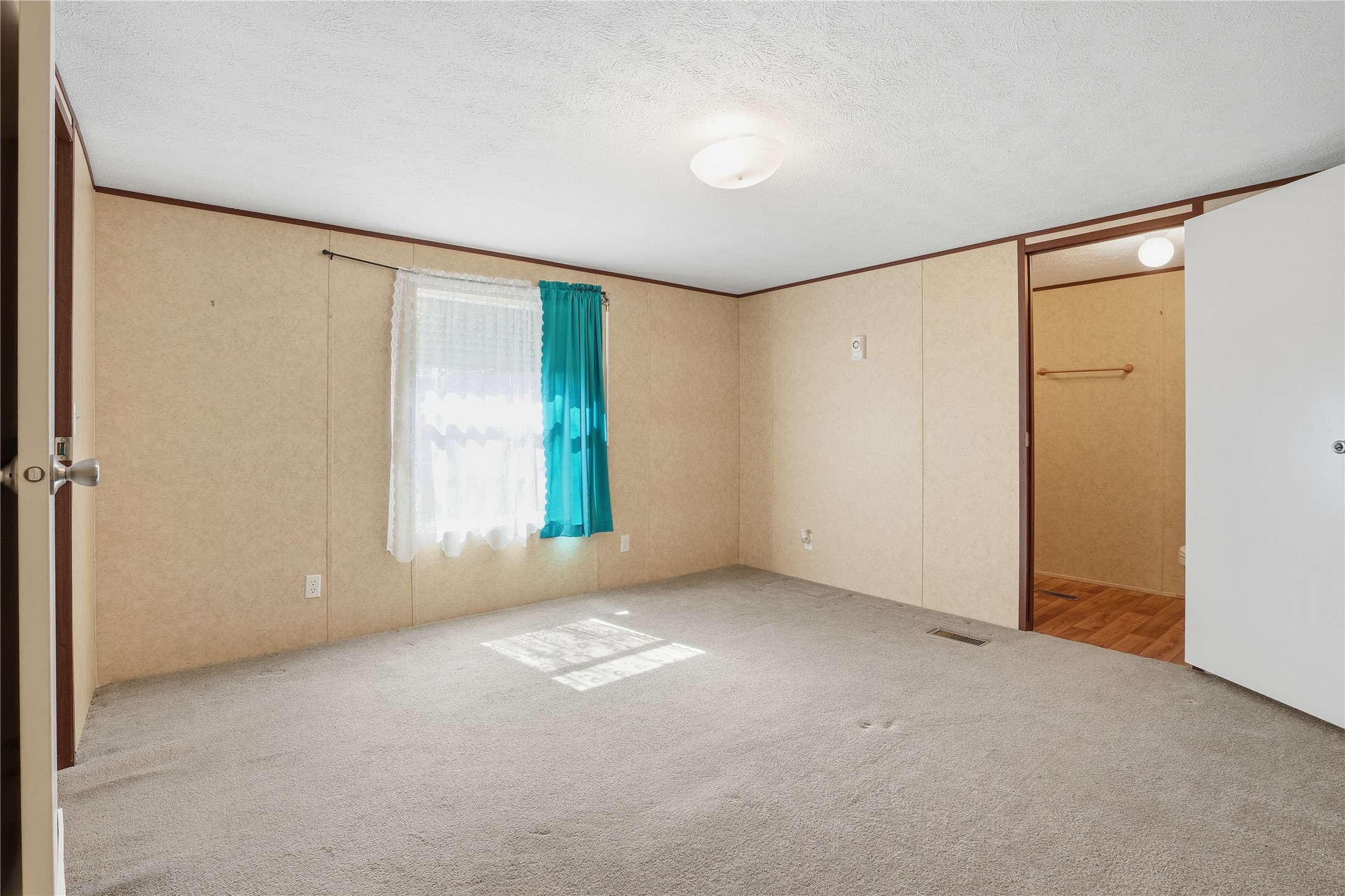 801 Genoa Red Bluff Road Pasadena, TX 77504 - Photo 18 of 32 Primary bedroom