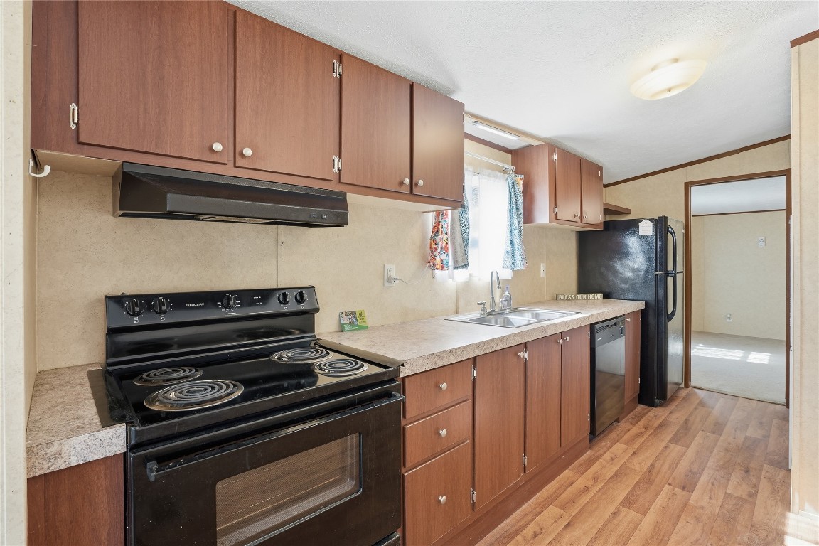 801 Genoa Red Bluff Road Pasadena, TX 77504 - Photo 9 of 33 a kitchen with a stove and a refrigerator