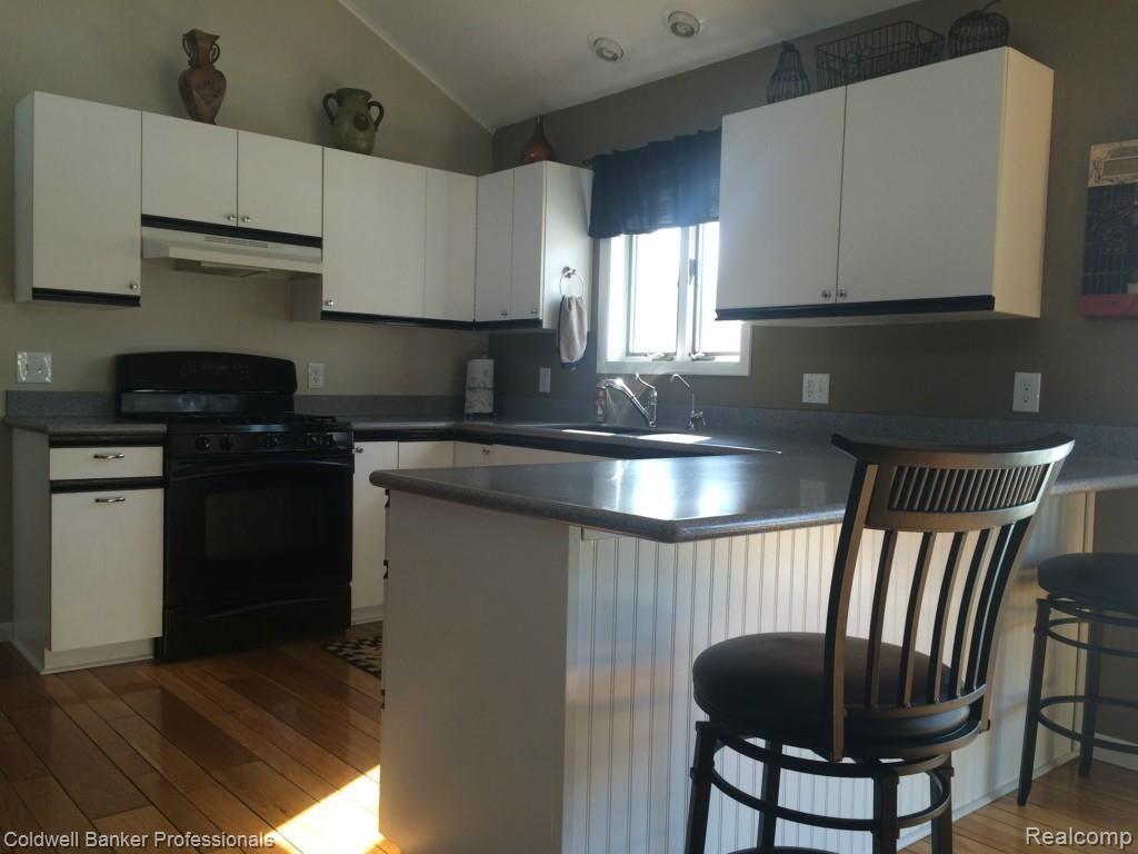 4064 East Coldwater Road Flint, MI 48506 - Photo 11 of 53 IMG_3254.jpg