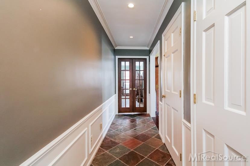 571 Lake Shore Road Grosse Pointe Shores, MI 48236 - Photo 19 of 43