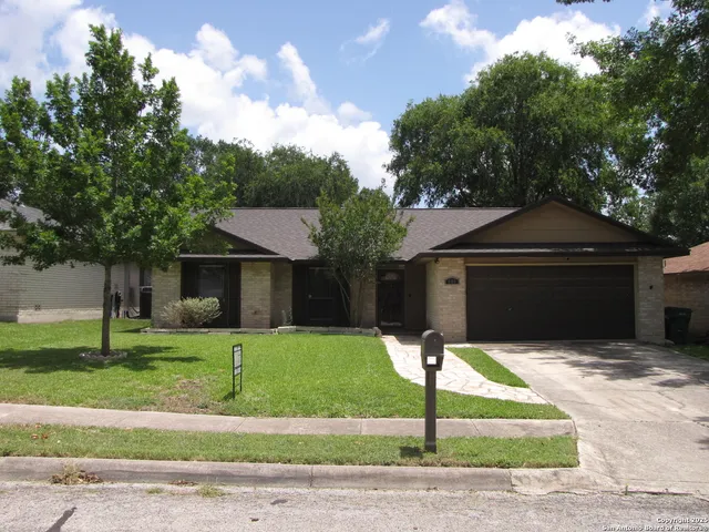 $224,900 | 206 Clear Oak, Universal City, TX 78148