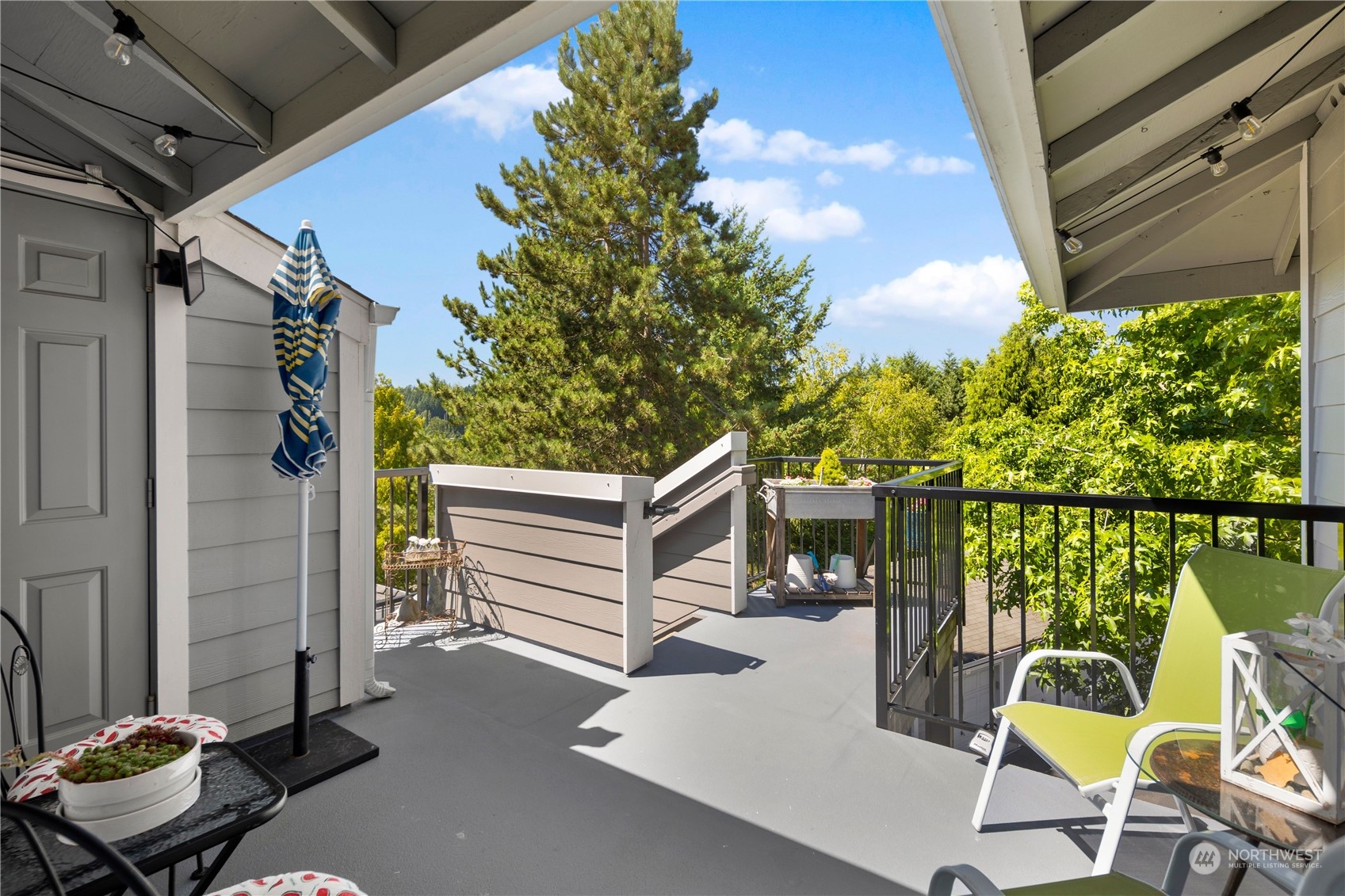 3914 243rd Place Southeast, Unit L401 Bothell, WA 98021 - Photo 3 of 25 a balcony with table and chairs