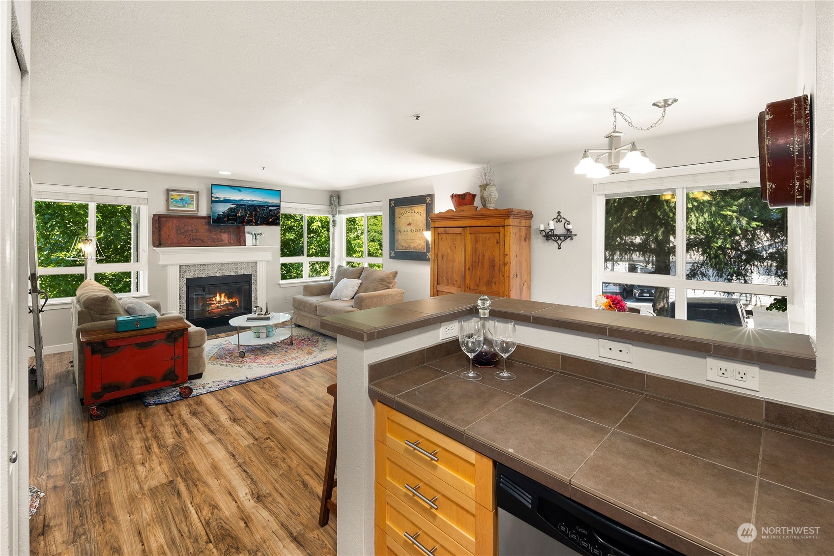 3914 243rd Place Southeast, Unit L401 Bothell, WA 98021 - Photo 9 of 25 a living room with furniture fireplace and flat screen tv