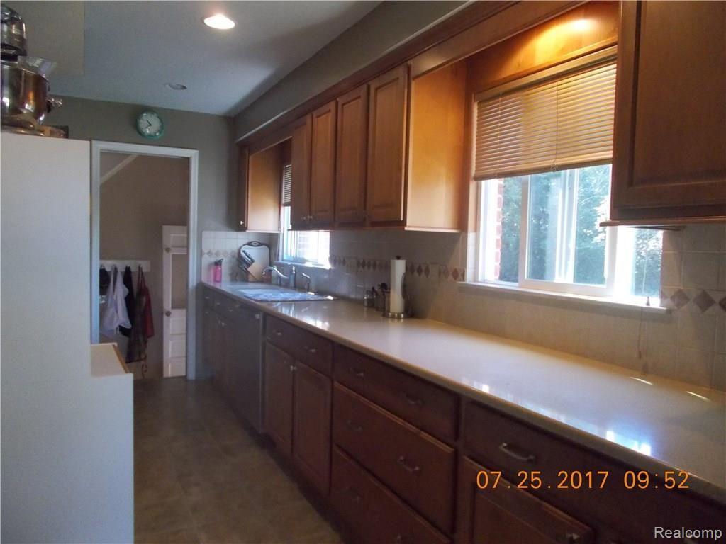 3488 Wakefield Road Berkley, MI 48072 - Photo 10 of 36