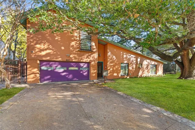 a view of a yard with an trees