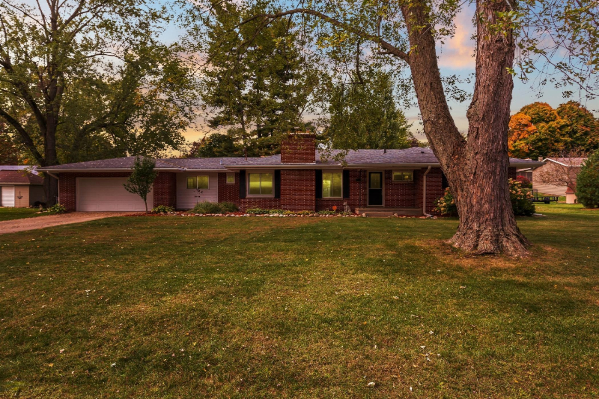 153 Fuller Road Battle Creek, MI 49015 - Photo 1 of 35 01-153 Fuller rd-windowstill-reales