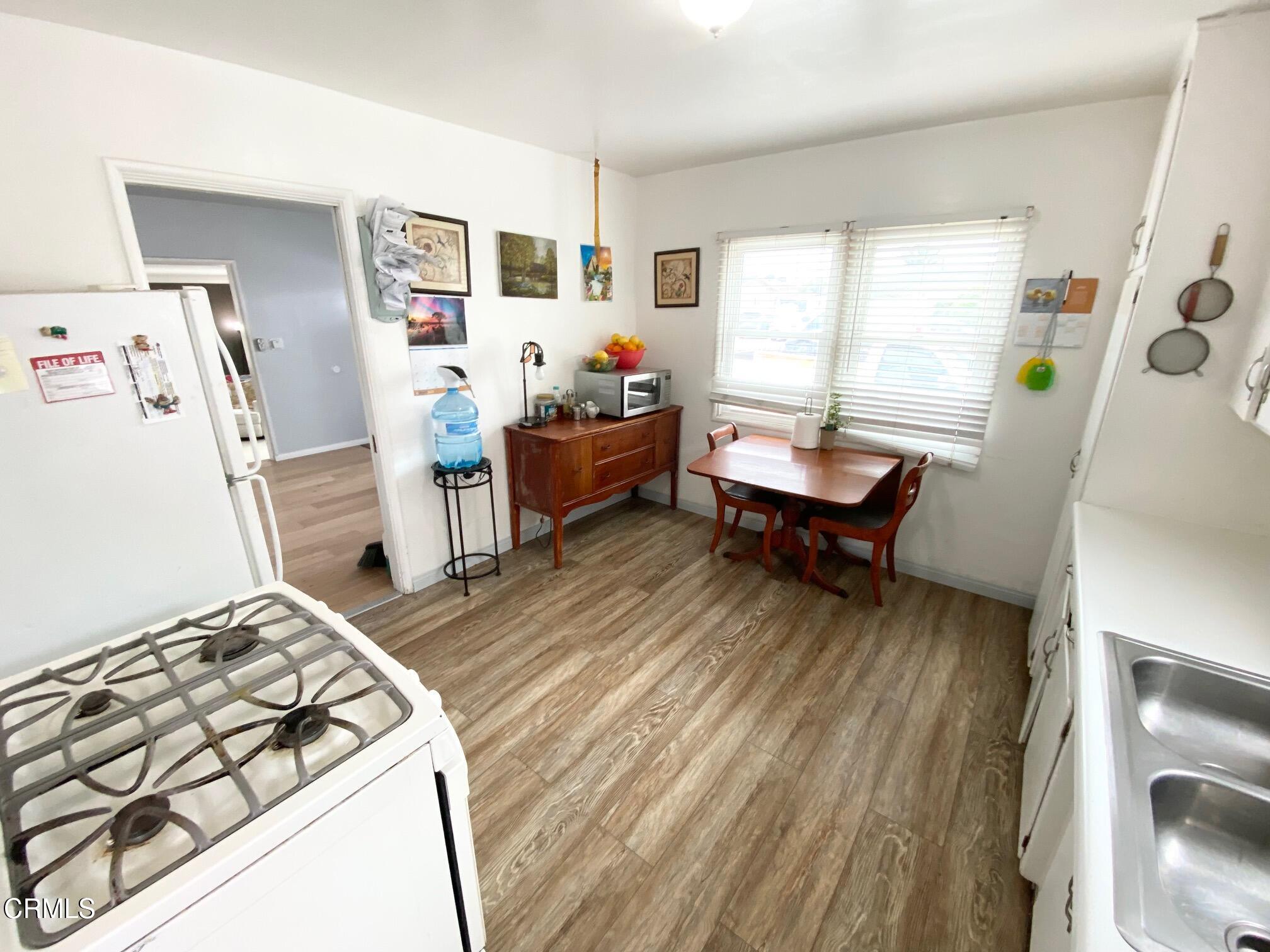 233 Smith Street Oxnard, CA 93033 - Photo 19 of 40 IMG_6906