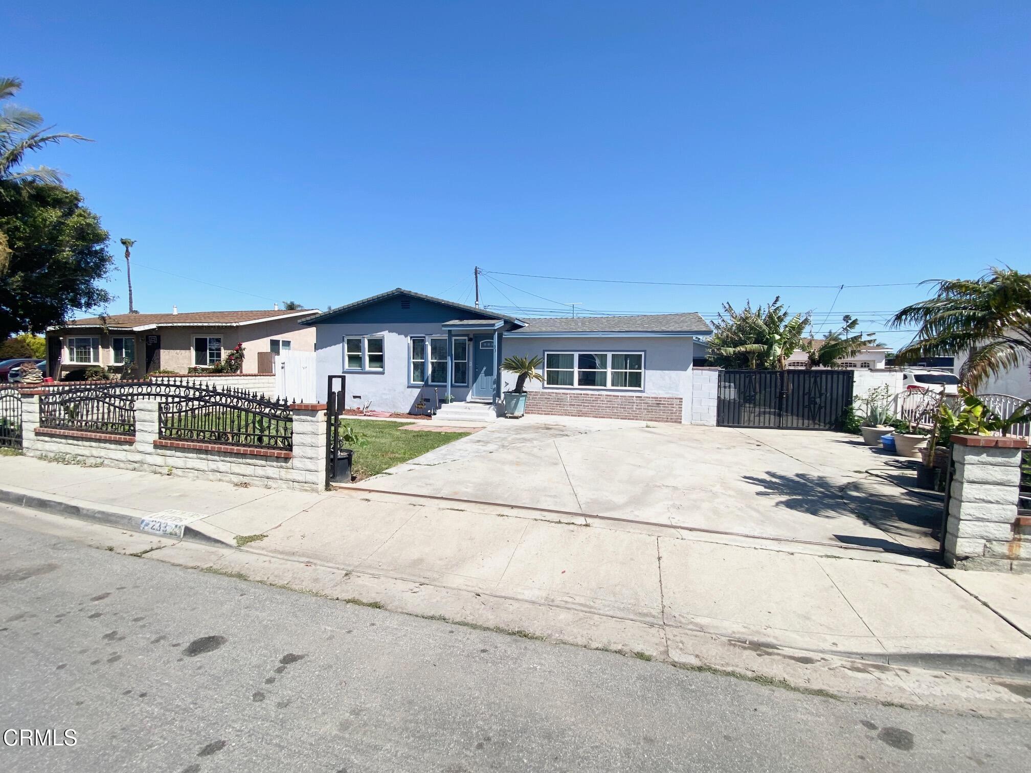 233 Smith Street Oxnard, CA 93033 - Photo 2 of 40 IMG_6912