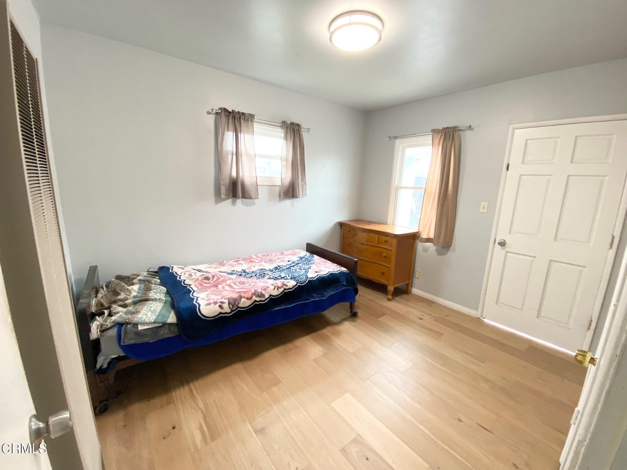 233 Smith Street Oxnard, CA 93033 - Photo 30 of 40 IMG_6884