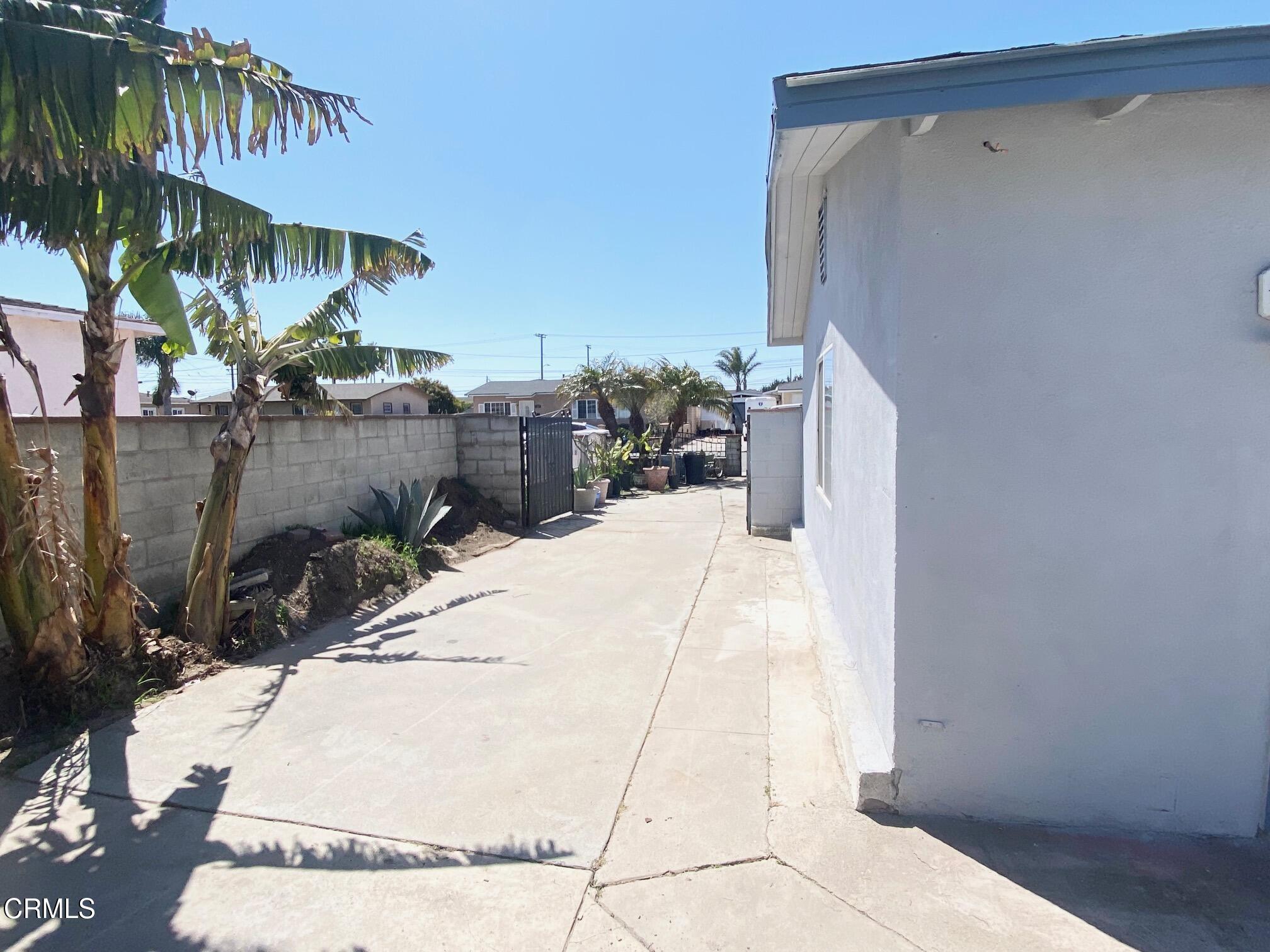 233 Smith Street Oxnard, CA 93033 - Photo 33 of 40 IMG_6922