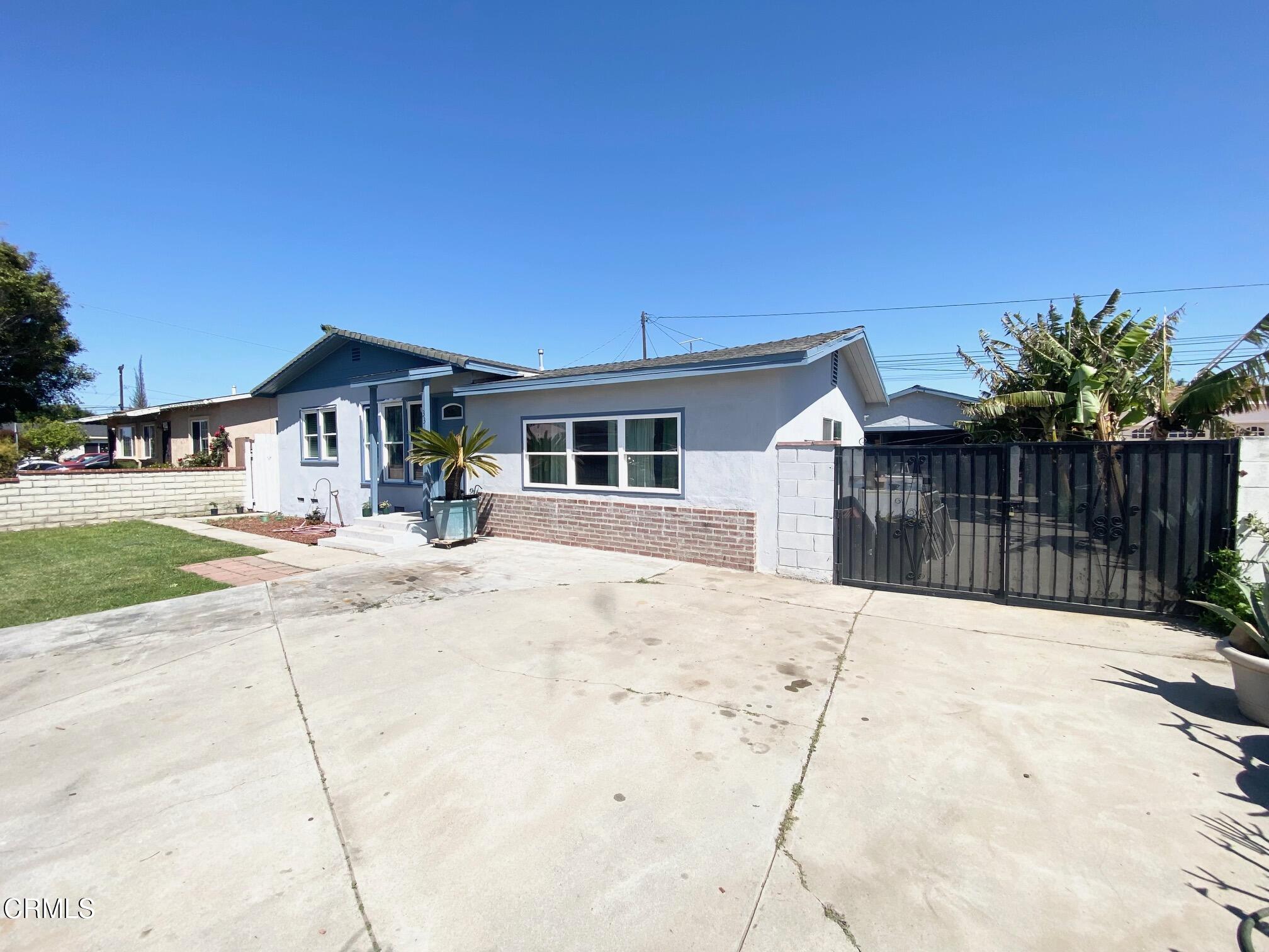 233 Smith Street Oxnard, CA 93033 - Photo 4 of 40 IMG_6921