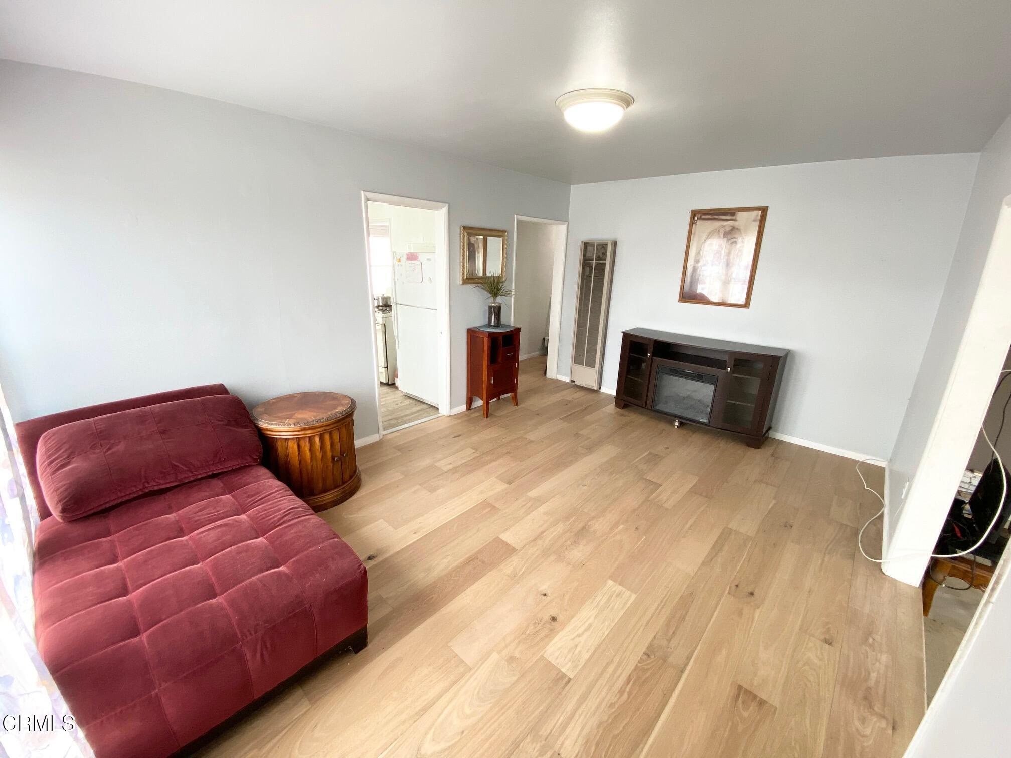 233 Smith Street Oxnard, CA 93033 - Photo 8 of 40 IMG_6900