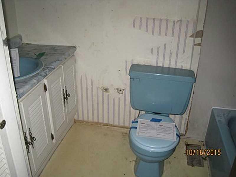 123 Crosslands Road Butler, PA 16002 - Photo 6 of 11 Full Bath.