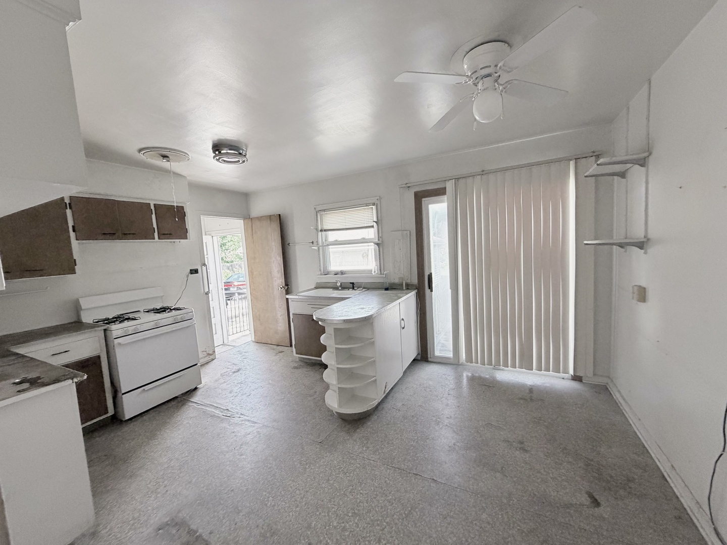 554 South Westmore-Meyers Road Lombard, IL 60148 - Photo 4 of 14