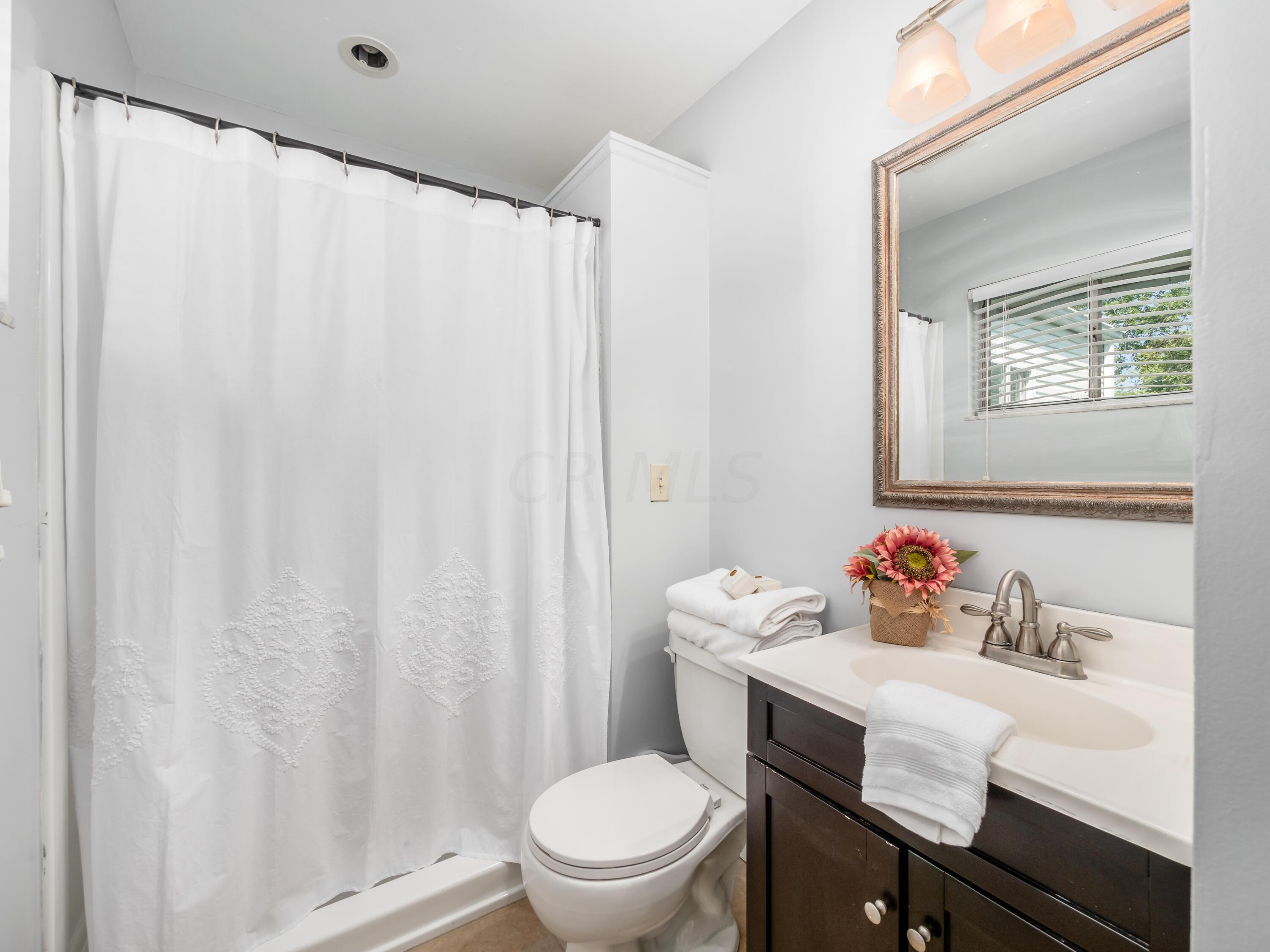 2829 Fleet Road Columbus, OH 43232 - Photo 22 of 36 Primary Full Bath