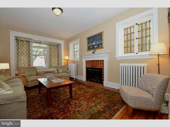7217 Cresheim Road Philadelphia, PA 19119 - Photo 7 of 20 Living Room
