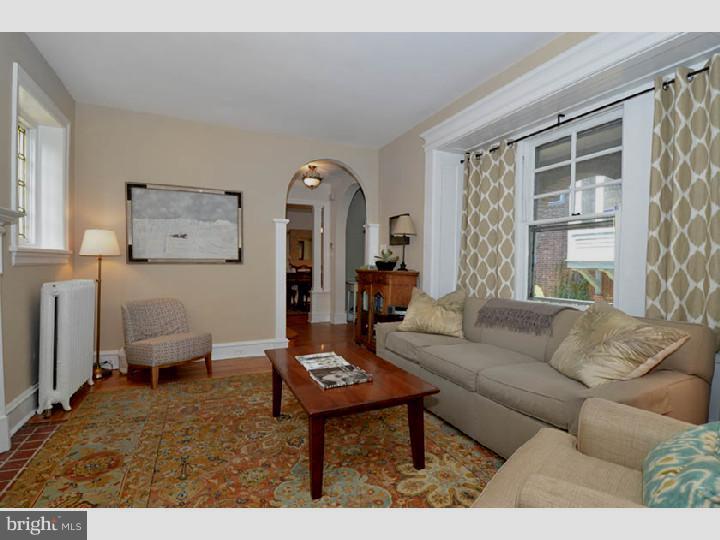 7217 Cresheim Road Philadelphia, PA 19119 - Photo 8 of 20 Living Room