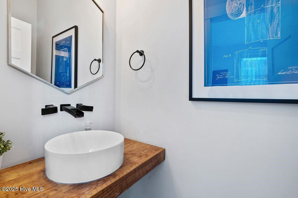 629 Effie Way Raleigh, NC 27603 - Photo 12 of 33 12 First Floor Half Bath - 629 Effie Way