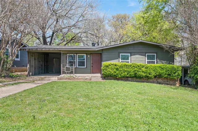 front view of house with a yard