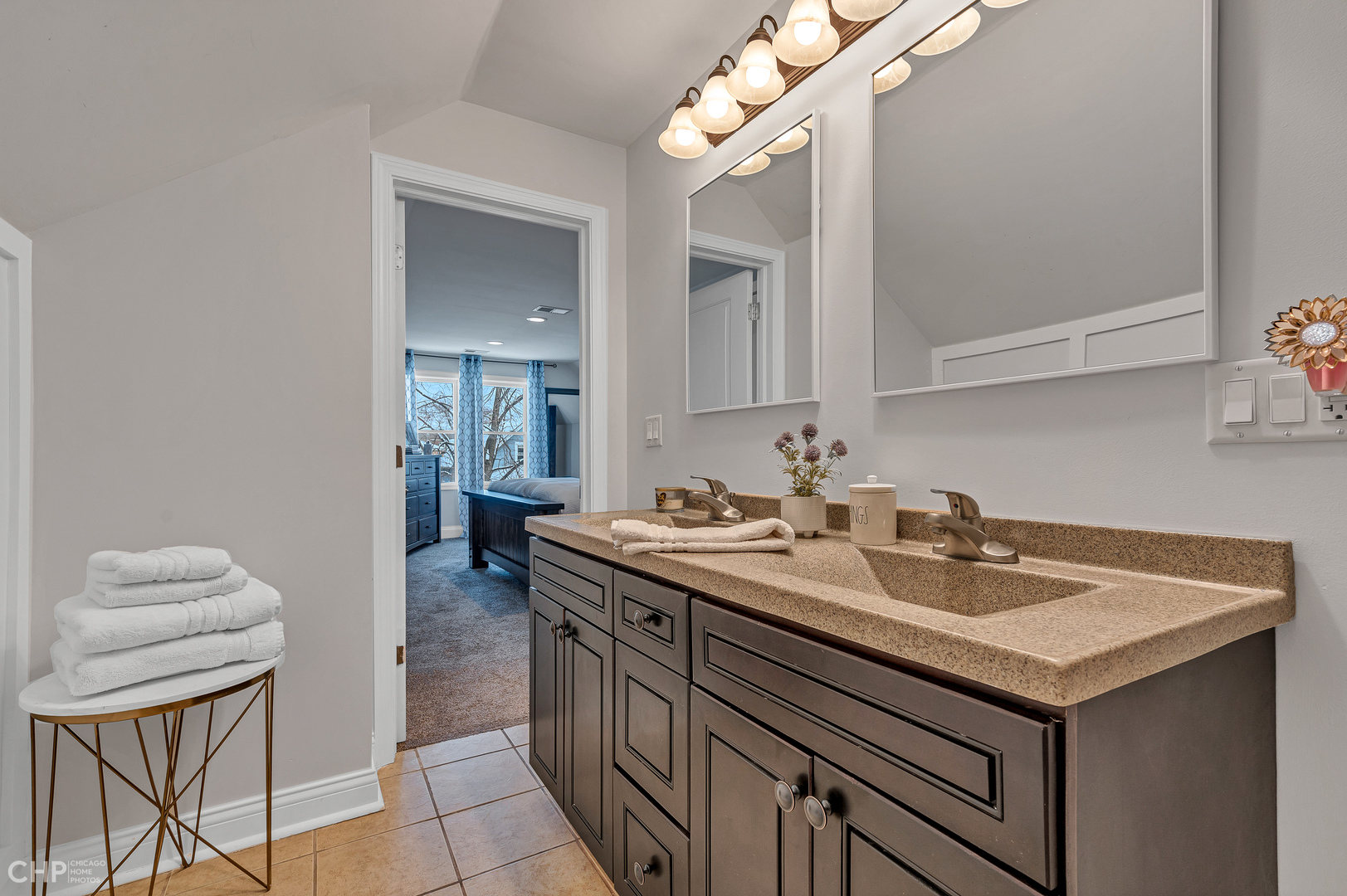 4841 West Berenice Avenue Chicago, IL 60641 - Photo 25 of 34 a utility room with a sink and a mirror
