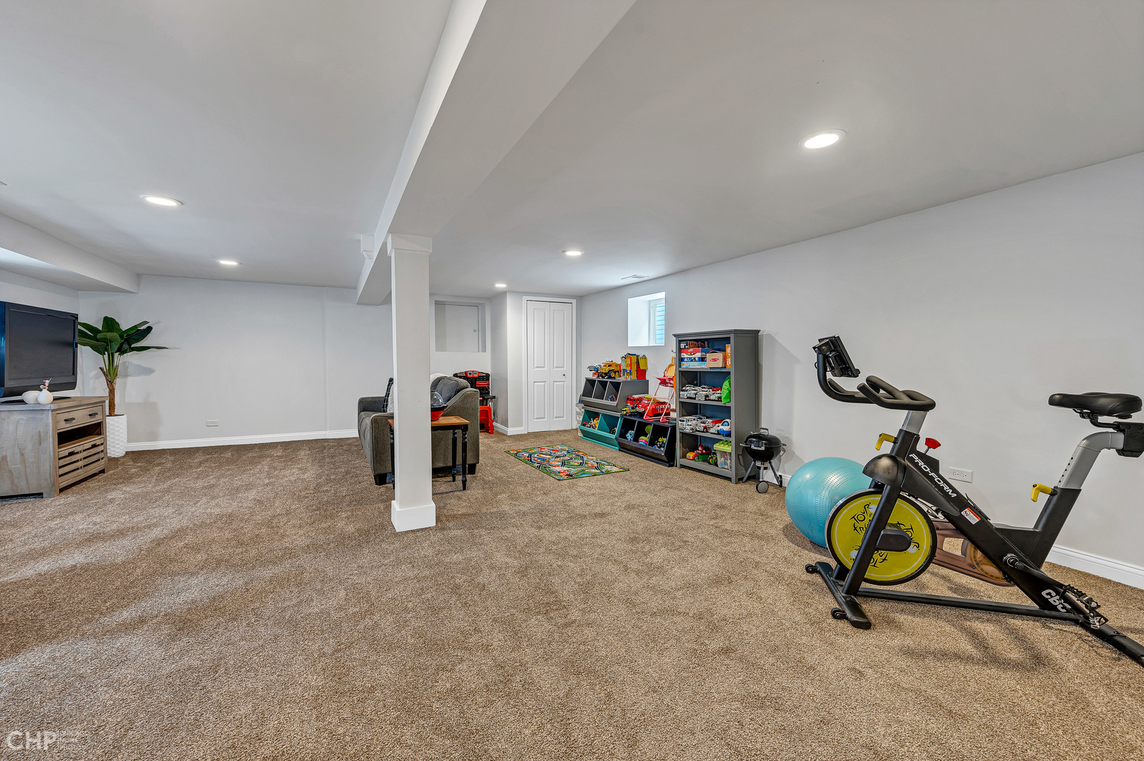 4841 West Berenice Avenue Chicago, IL 60641 - Photo 28 of 34 a view of a room with gym equipment