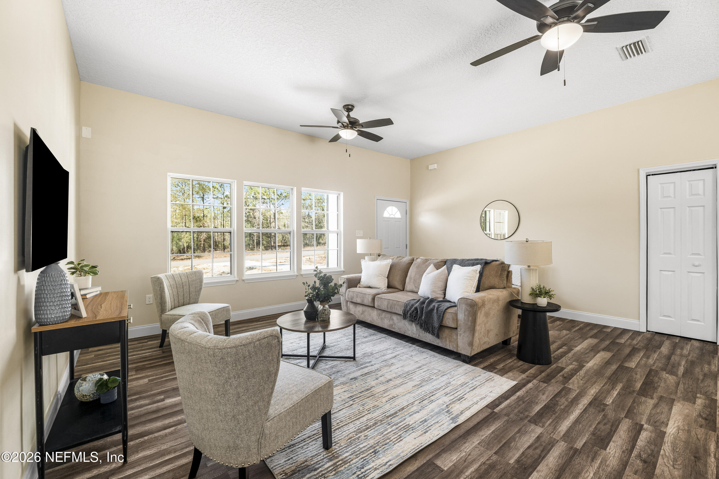 7157 Wesleyan Road Keystone Heights, FL 32656 - Photo 18 of 53 16 Living Room