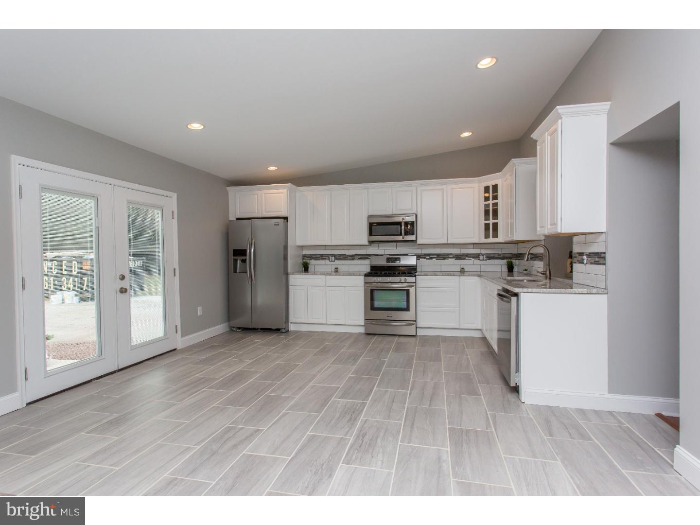 687 Dutton Circle Springfield, PA 19064 - Photo 2 of 25 Kitchen