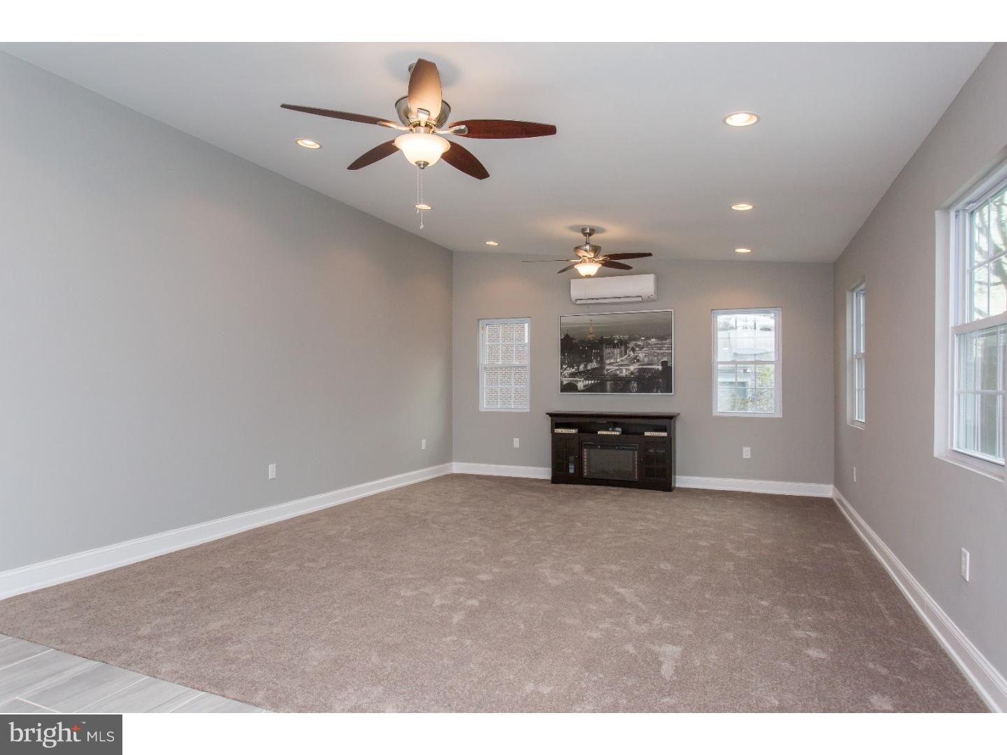 687 Dutton Circle Springfield, PA 19064 - Photo 11 of 25 Family Room