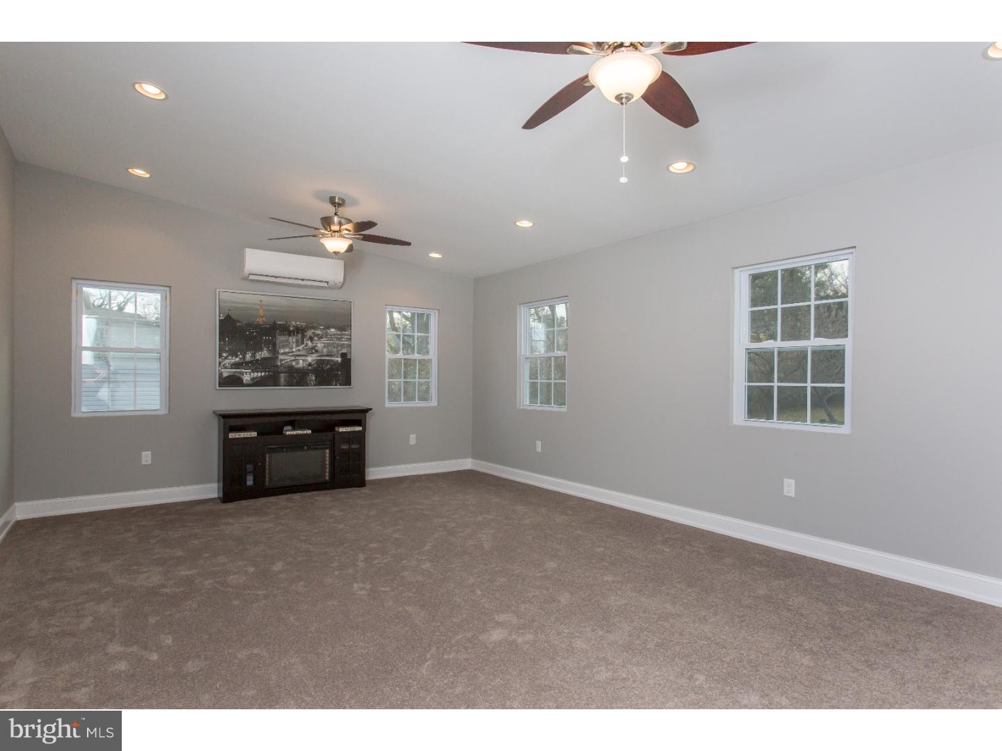 687 Dutton Circle Springfield, PA 19064 - Photo 12 of 25 Family Room