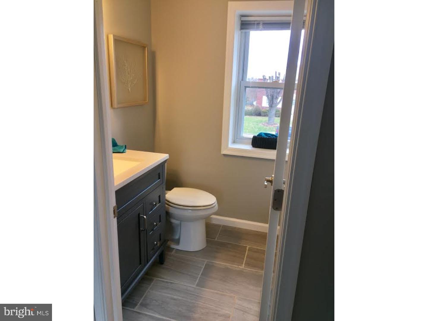 687 Dutton Circle Springfield, PA 19064 - Photo 16 of 25 Bathroom