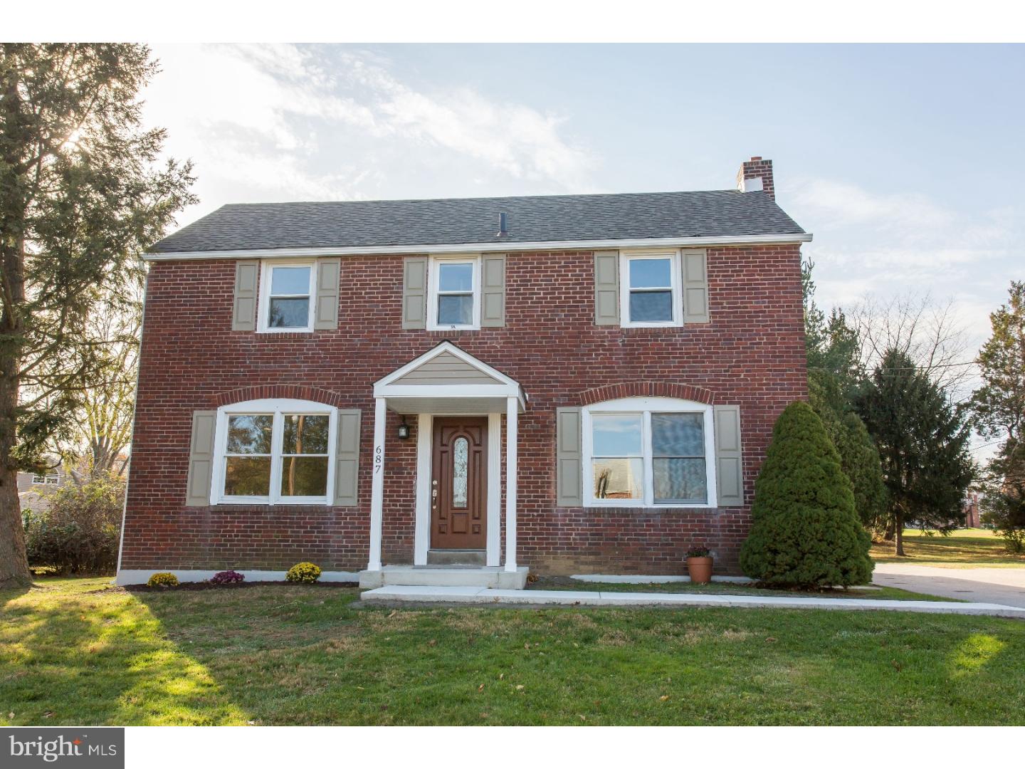 687 Dutton Circle Springfield, PA 19064 - Photo 4 of 25 Exterior Front