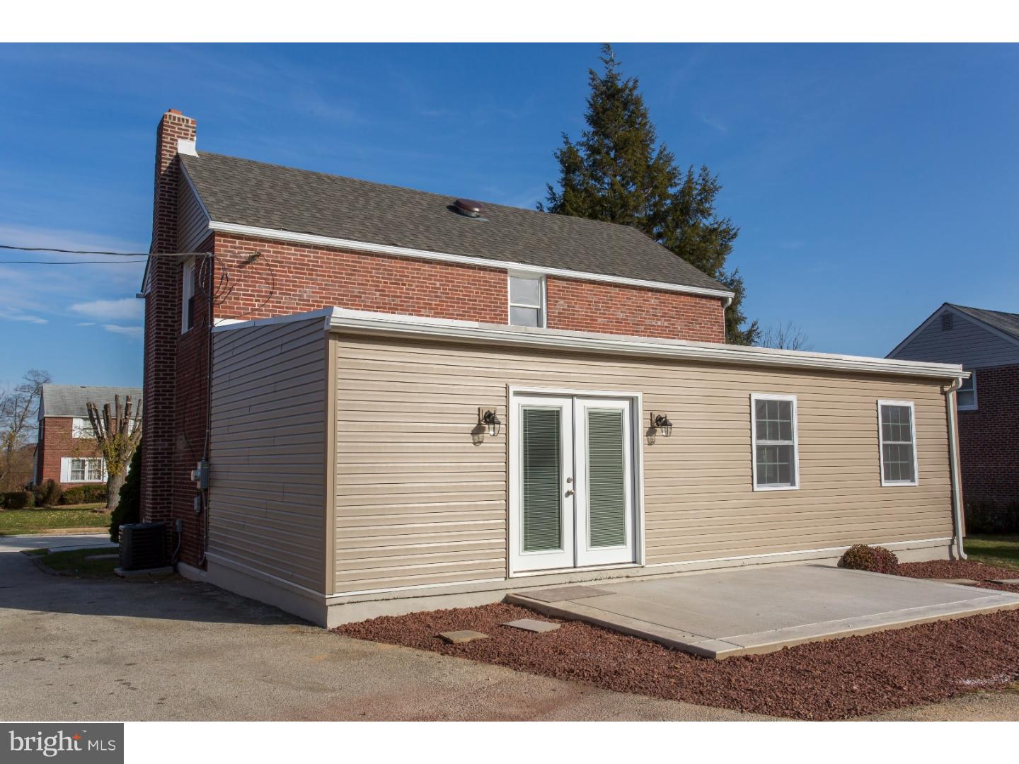 687 Dutton Circle Springfield, PA 19064 - Photo 6 of 25 Exterior Back