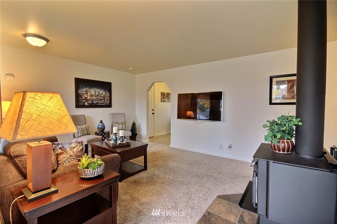 663 Redmond Avenue Northeast Renton, WA 98056 - Photo 2 of 19
