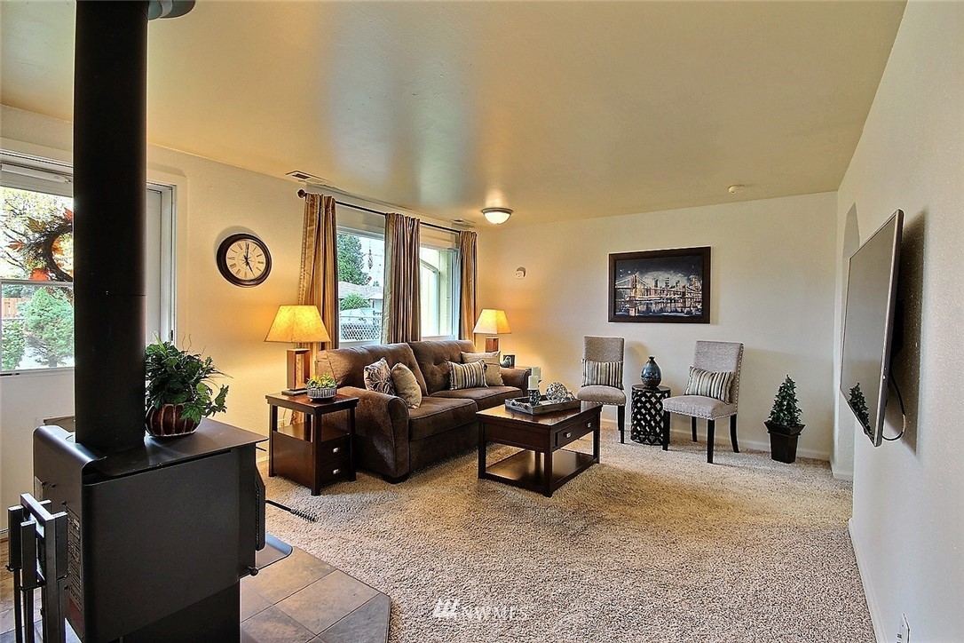 663 Redmond Avenue Northeast Renton, WA 98056 - Photo 4 of 19