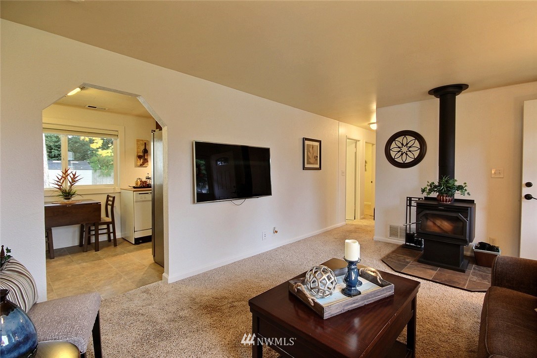 663 Redmond Avenue Northeast Renton, WA 98056 - Photo 5 of 19