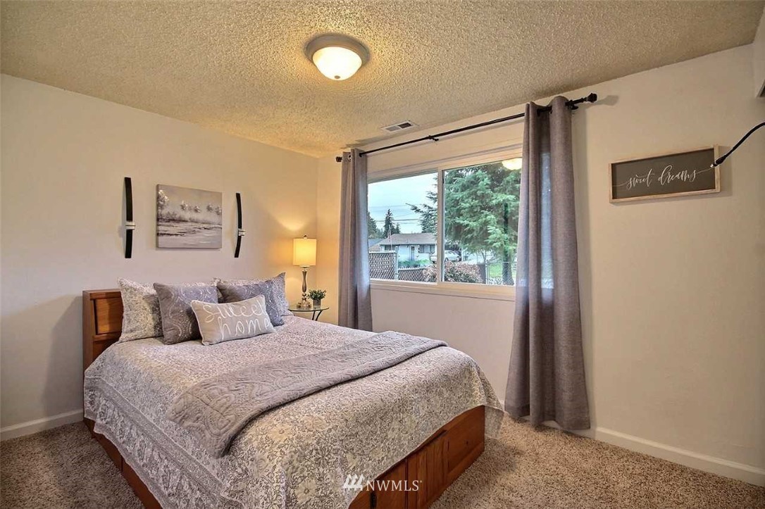 663 Redmond Avenue Northeast Renton, WA 98056 - Photo 9 of 19