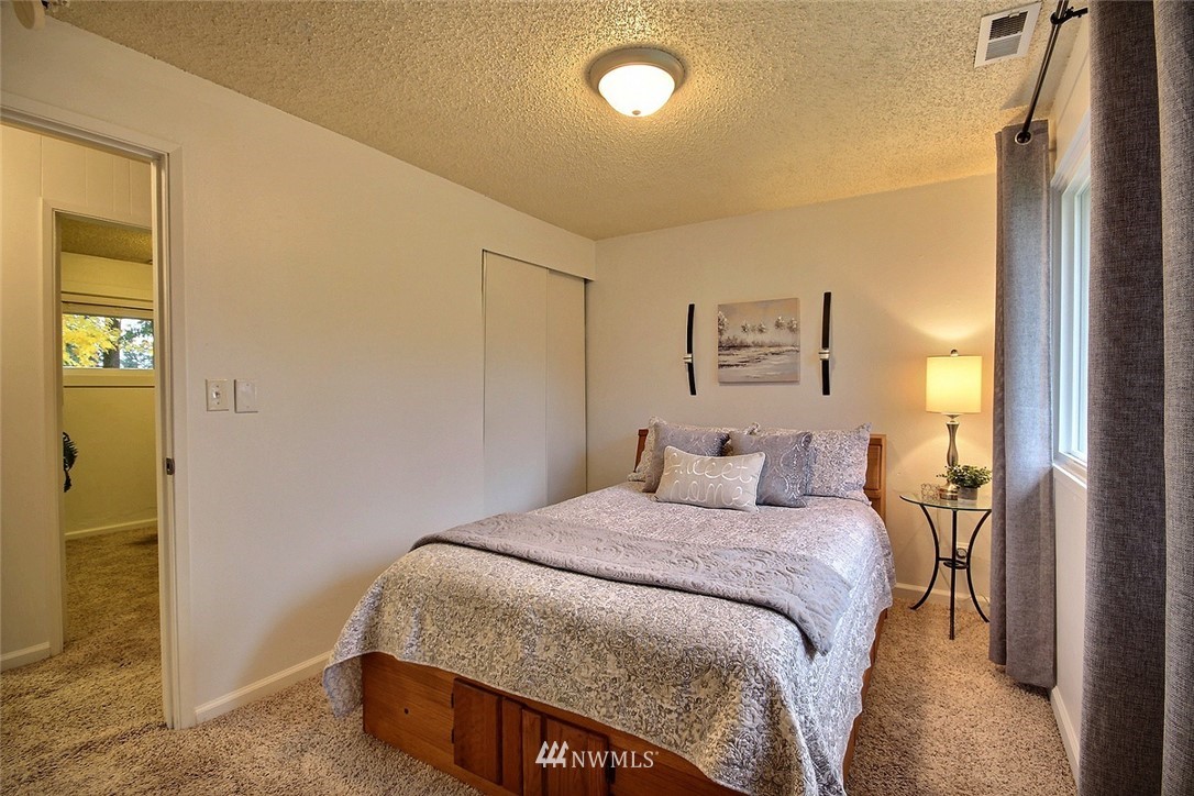 663 Redmond Avenue Northeast Renton, WA 98056 - Photo 10 of 19