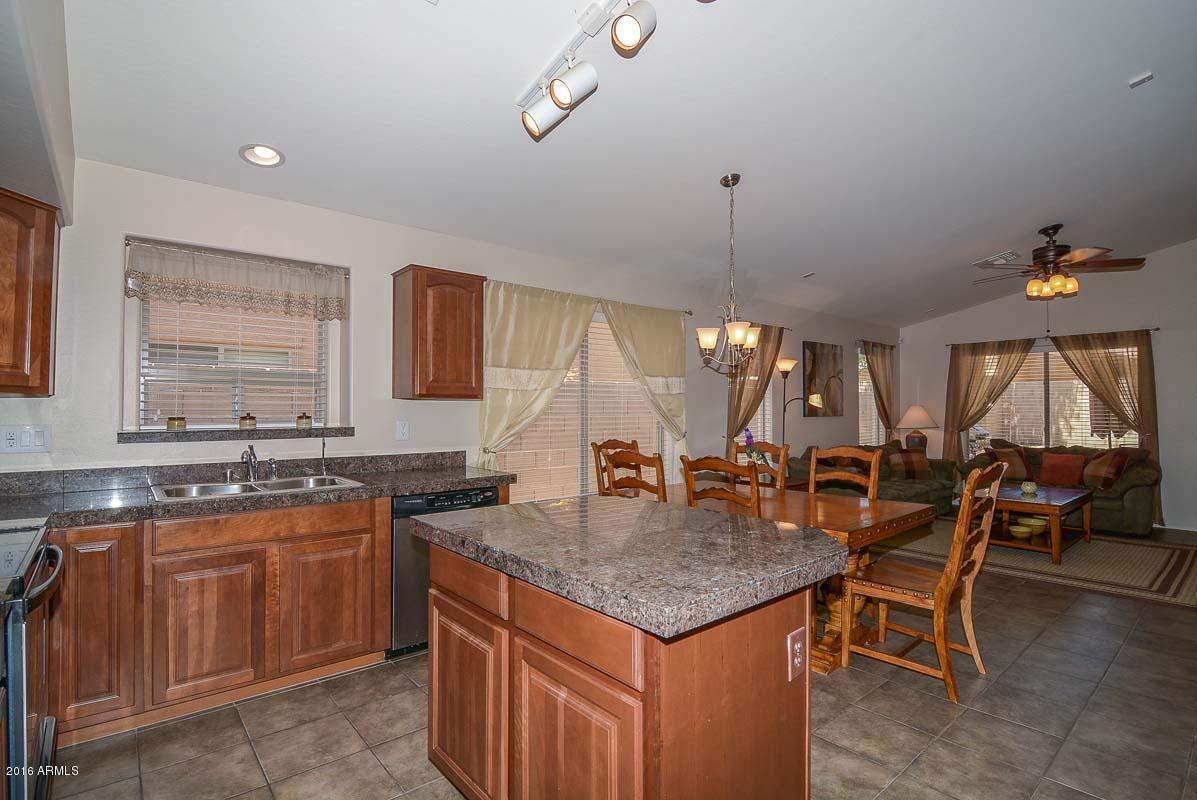 2724 East Alameda Road Phoenix, AZ 85024 - Photo 4 of 33 Kitchen-Breakfast Room