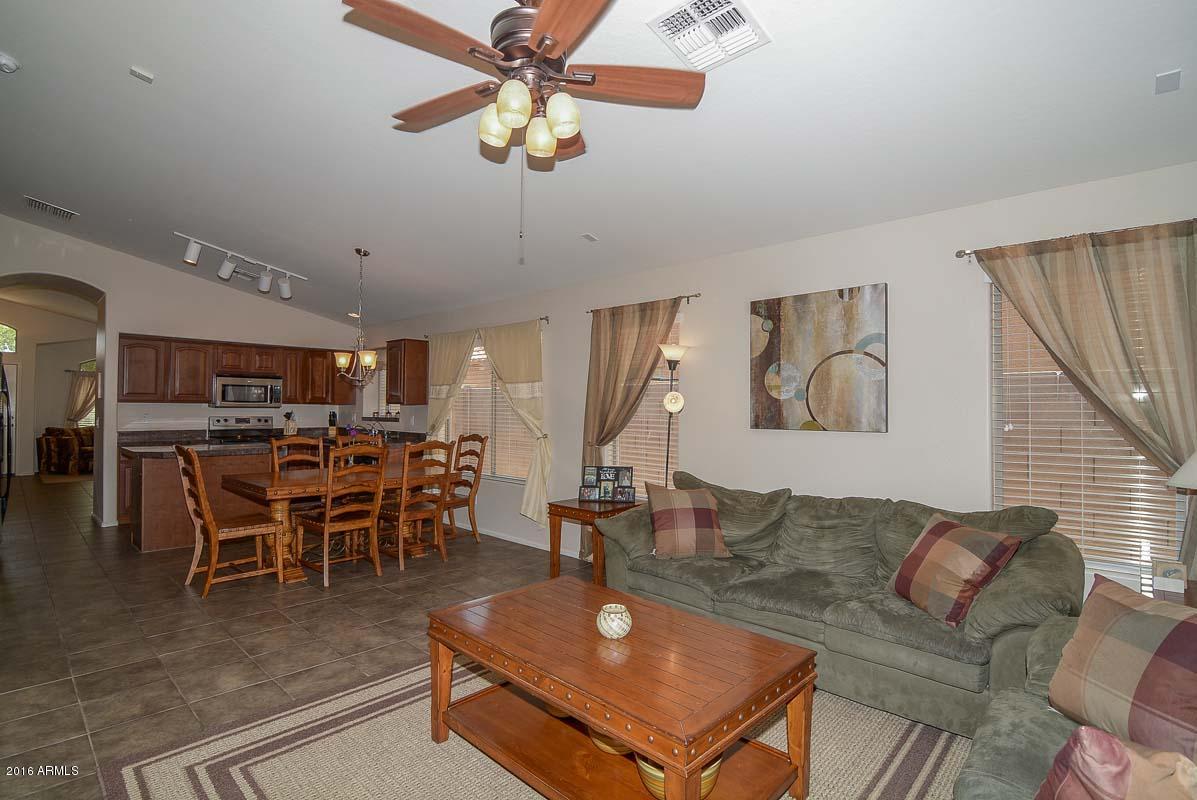 2724 East Alameda Road Phoenix, AZ 85024 - Photo 6 of 33 Family Room-Kitchen