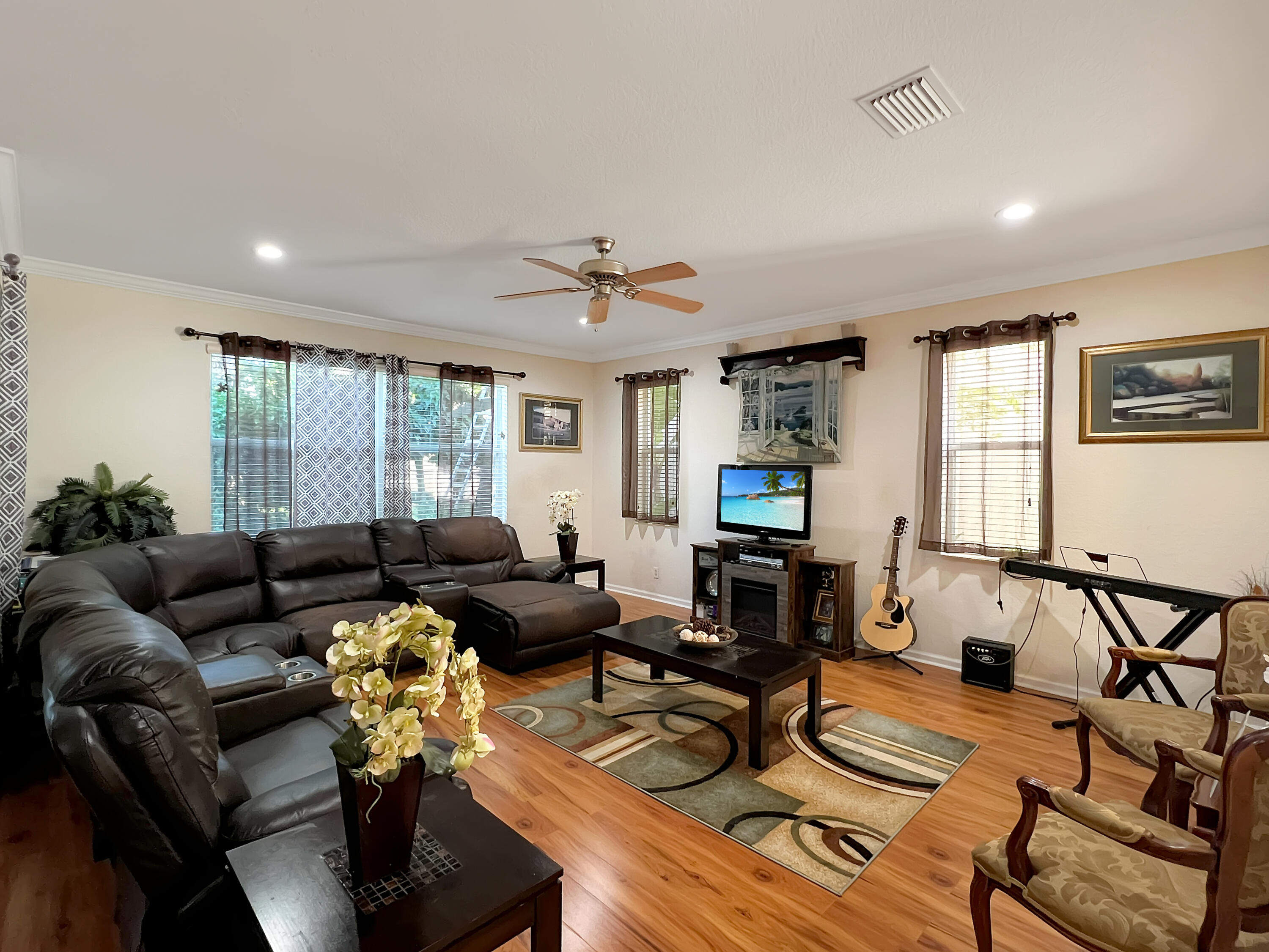 1272 Rose Gate Boulevard Riviera Beach, FL 33404 - Photo 5 of 22 04-Living Room
