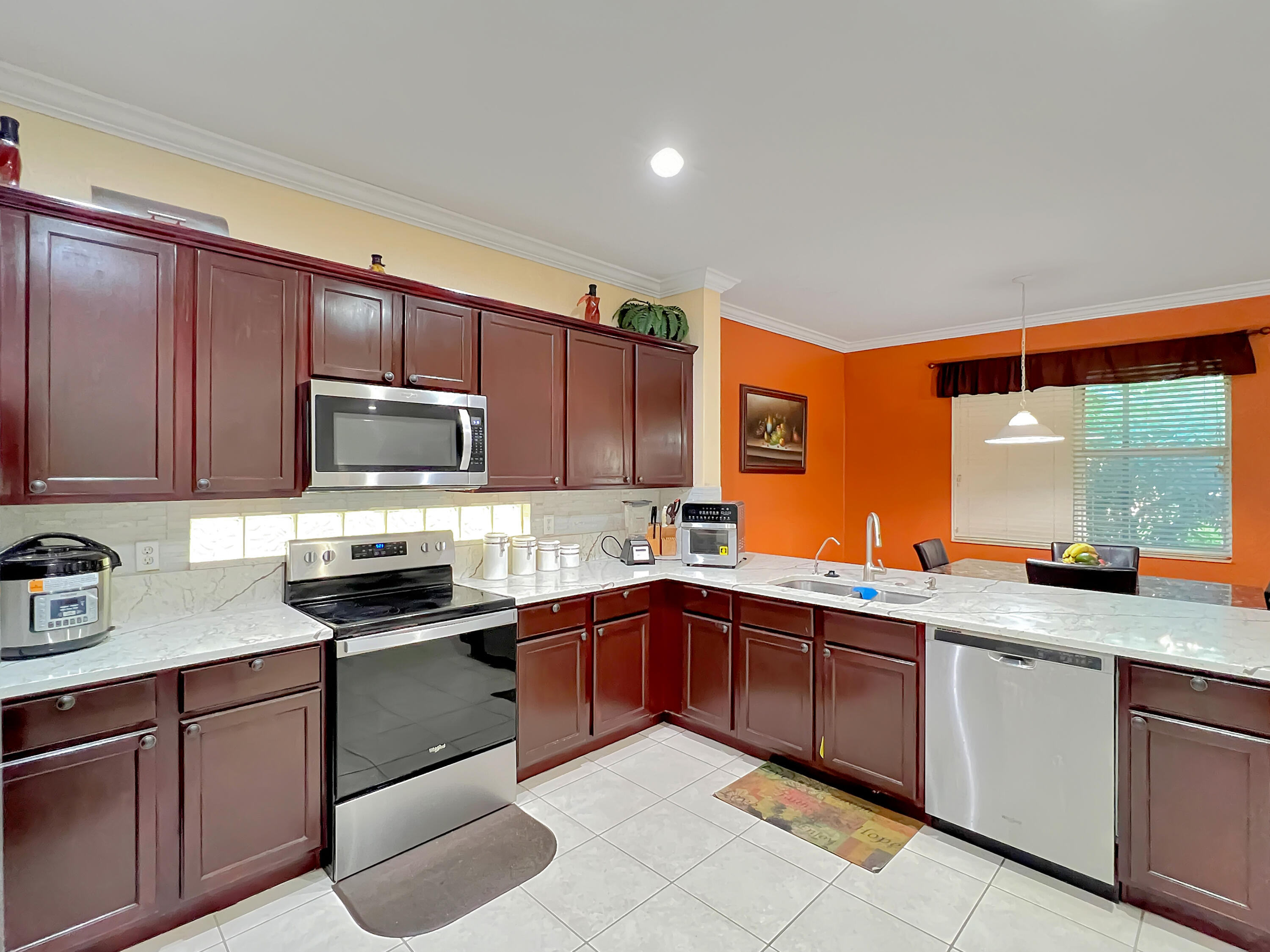 1272 Rose Gate Boulevard Riviera Beach, FL 33404 - Photo 7 of 22 06-Kitchen