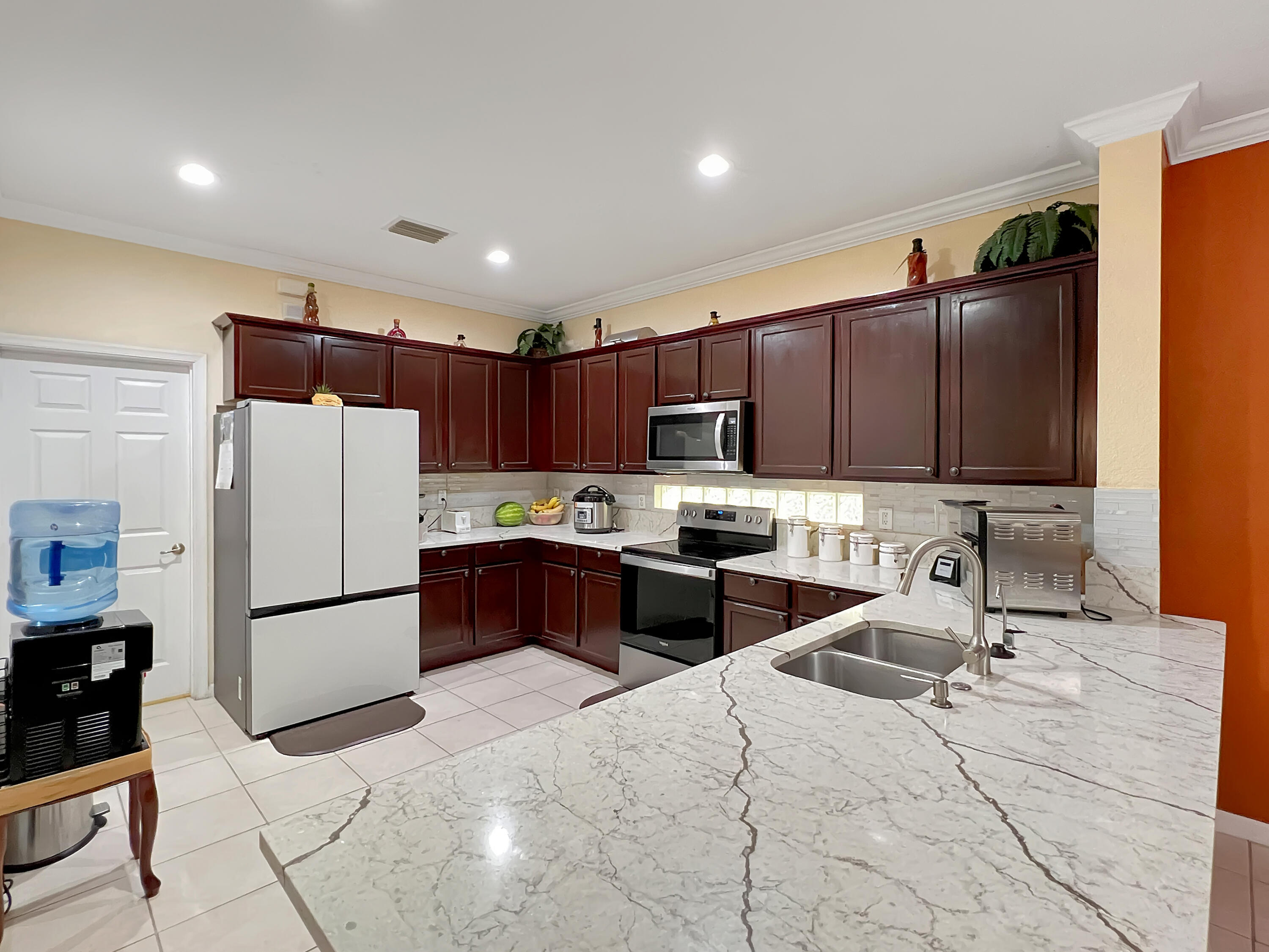 1272 Rose Gate Boulevard Riviera Beach, FL 33404 - Photo 8 of 22 07-Kitchen