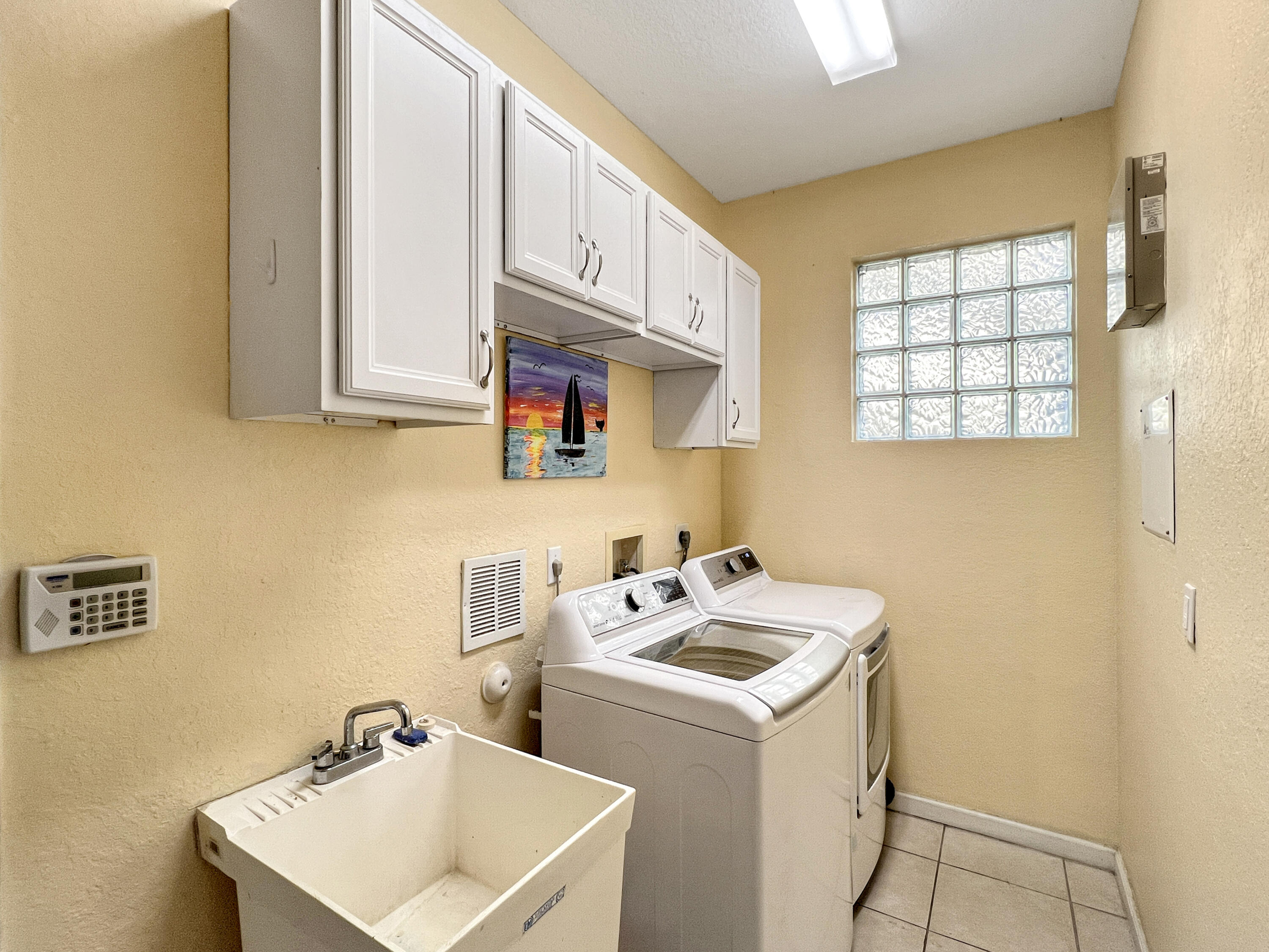 1272 Rose Gate Boulevard Riviera Beach, FL 33404 - Photo 10 of 22 09-Laundry Room