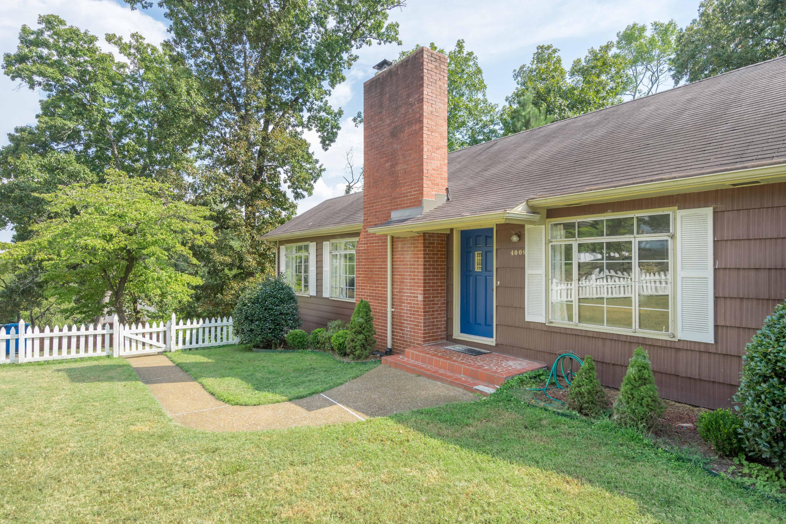 4008 Rogers Road Chattanooga, TN 37411 - Photo 2 of 35 Fenced Front Yard