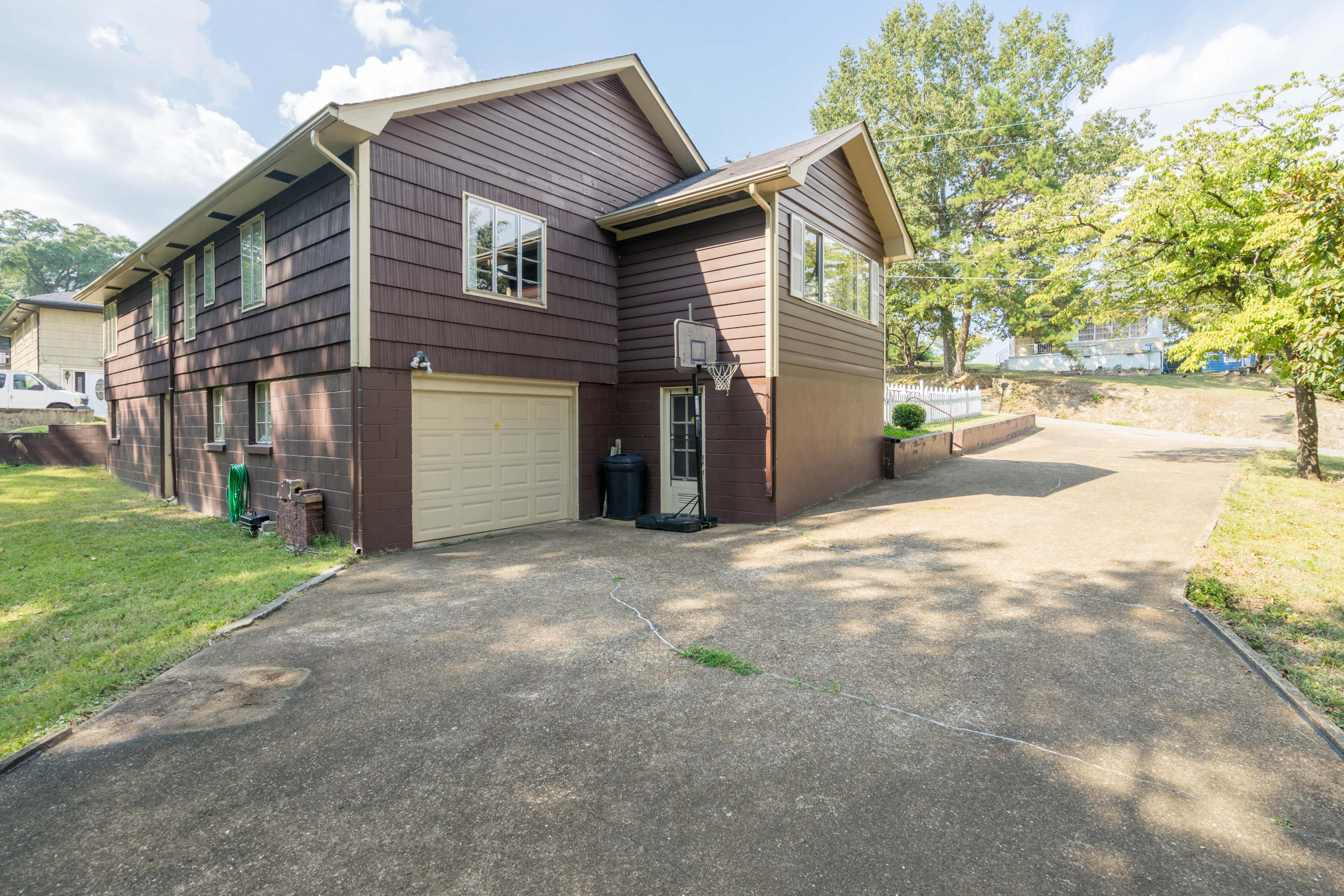 4008 Rogers Road Chattanooga, TN 37411 - Photo 31 of 35 Driveway