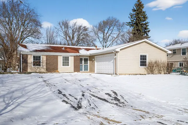 $349,900 | 1345 Laurie Lane, Hanover Park, IL 60133