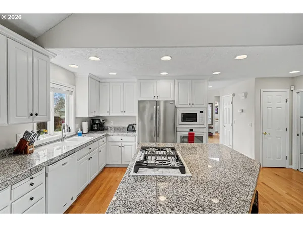 $665,000 | 2874 Laurelwood Court Northwest, Salem, OR 97304