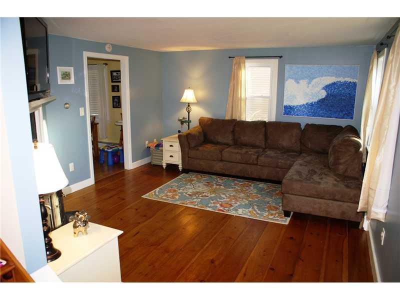 32 Donica Road York, ME 03909 - Photo 2 of 16 Living Room.