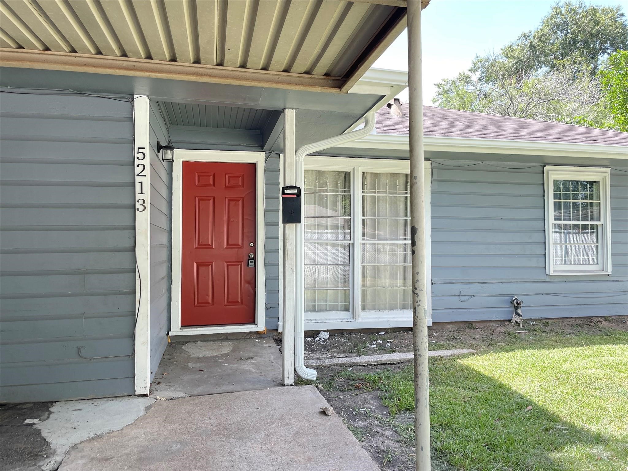 5213 Anzio Road Houston, TX 77033 - Photo 3 of 20 a view of house with backyard