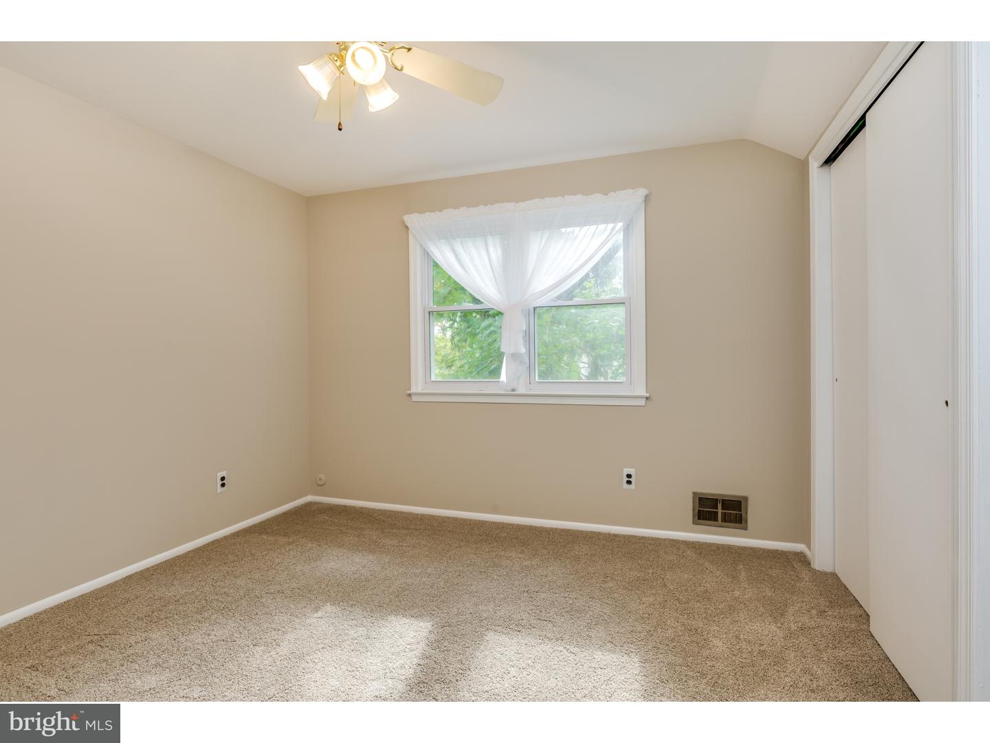 221 Pearl Croft Road Cherry Hill, NJ 08034 - Photo 16 of 25 Gallery Image 16